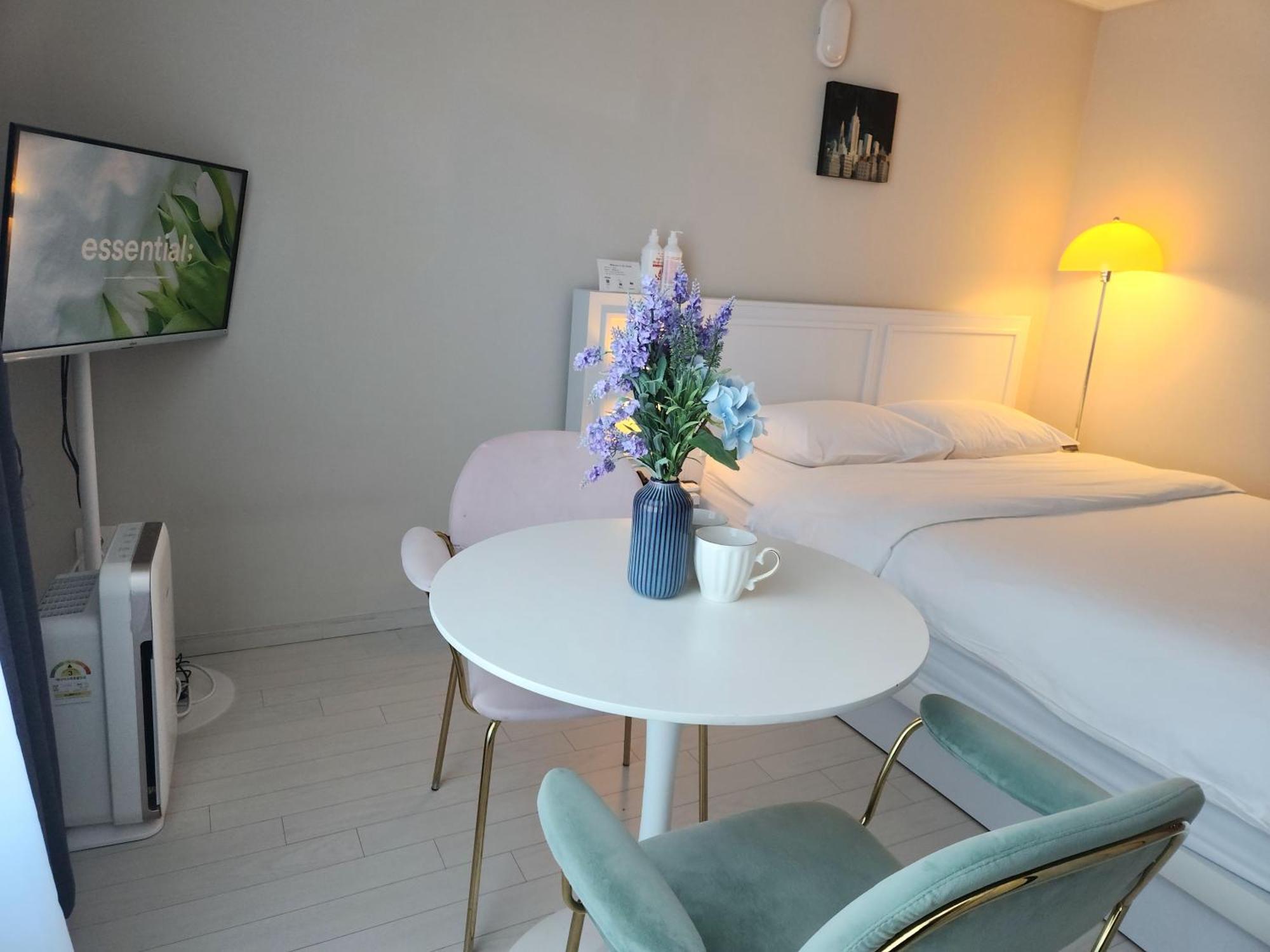 Daegu Star B&B Dsr Hotel Lily Guestroom Rom bilde