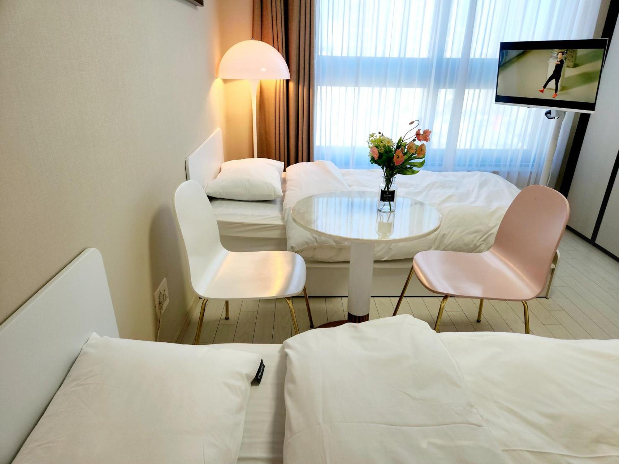 Daegu Star B&B Dsr Hotel Lily Guestroom Rom bilde