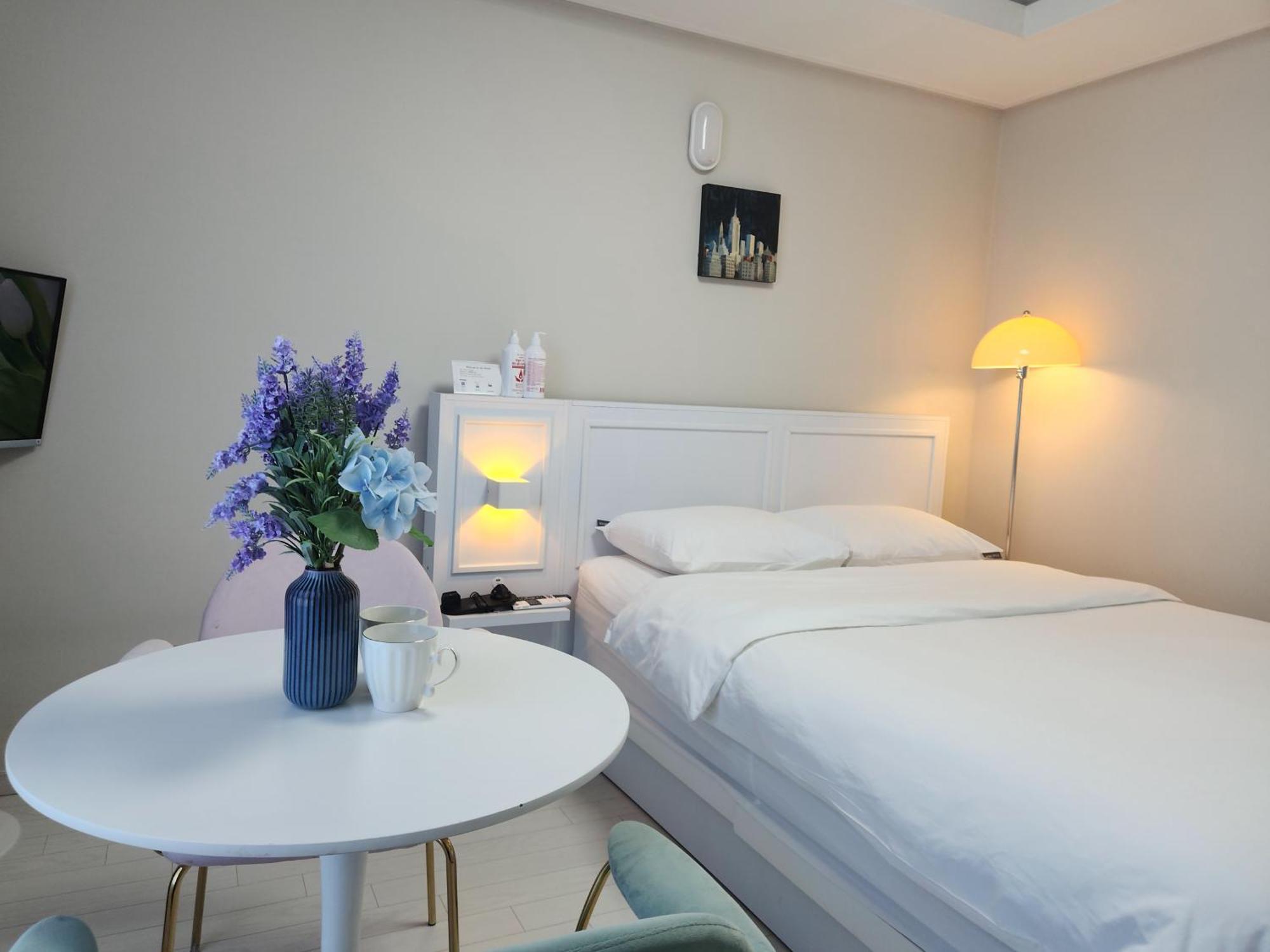 Daegu Star B&B Dsr Hotel Lily Guestroom Rom bilde