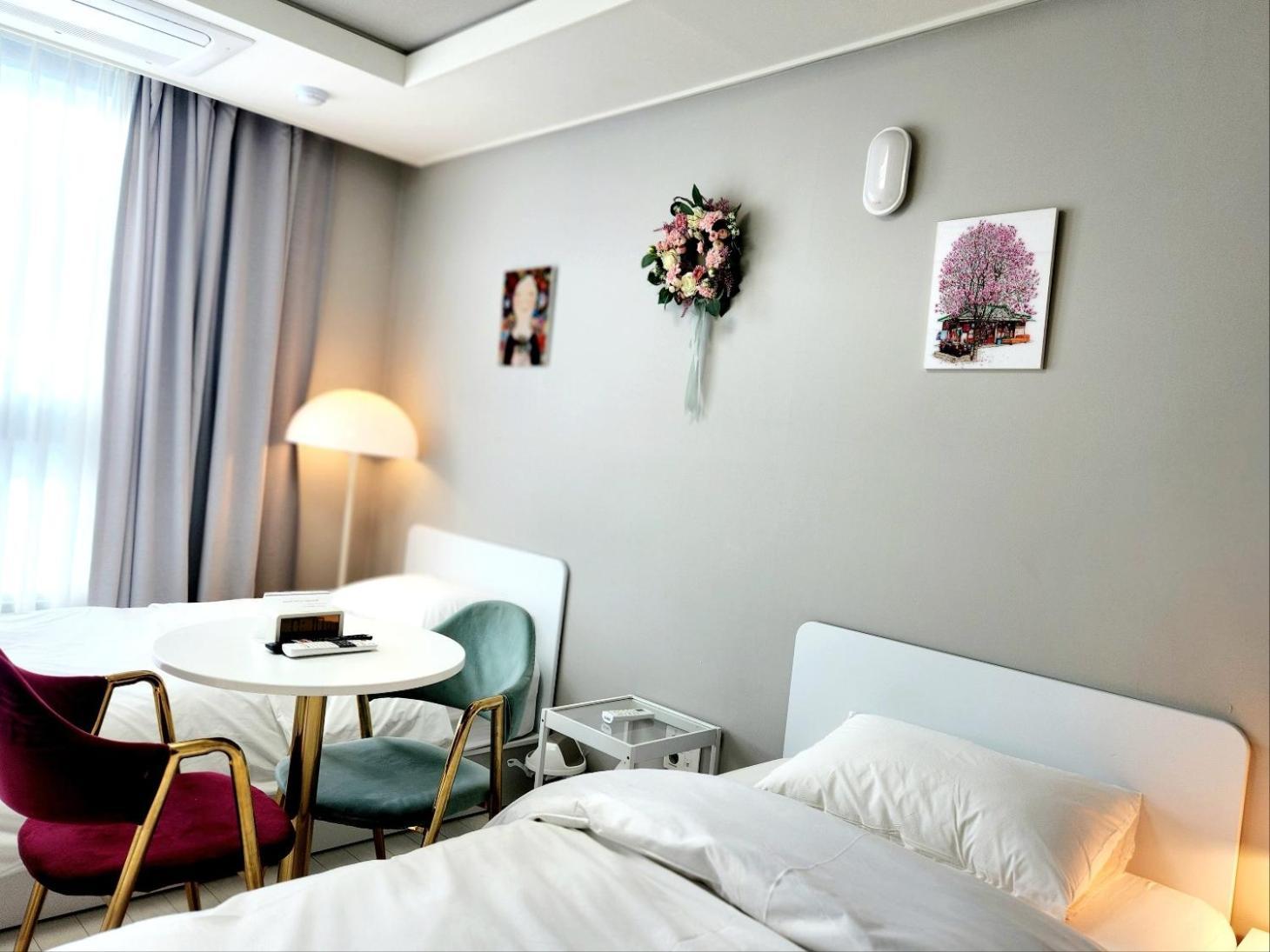 Daegu Star B&B Dsr Hotel Lily Guestroom Rom bilde