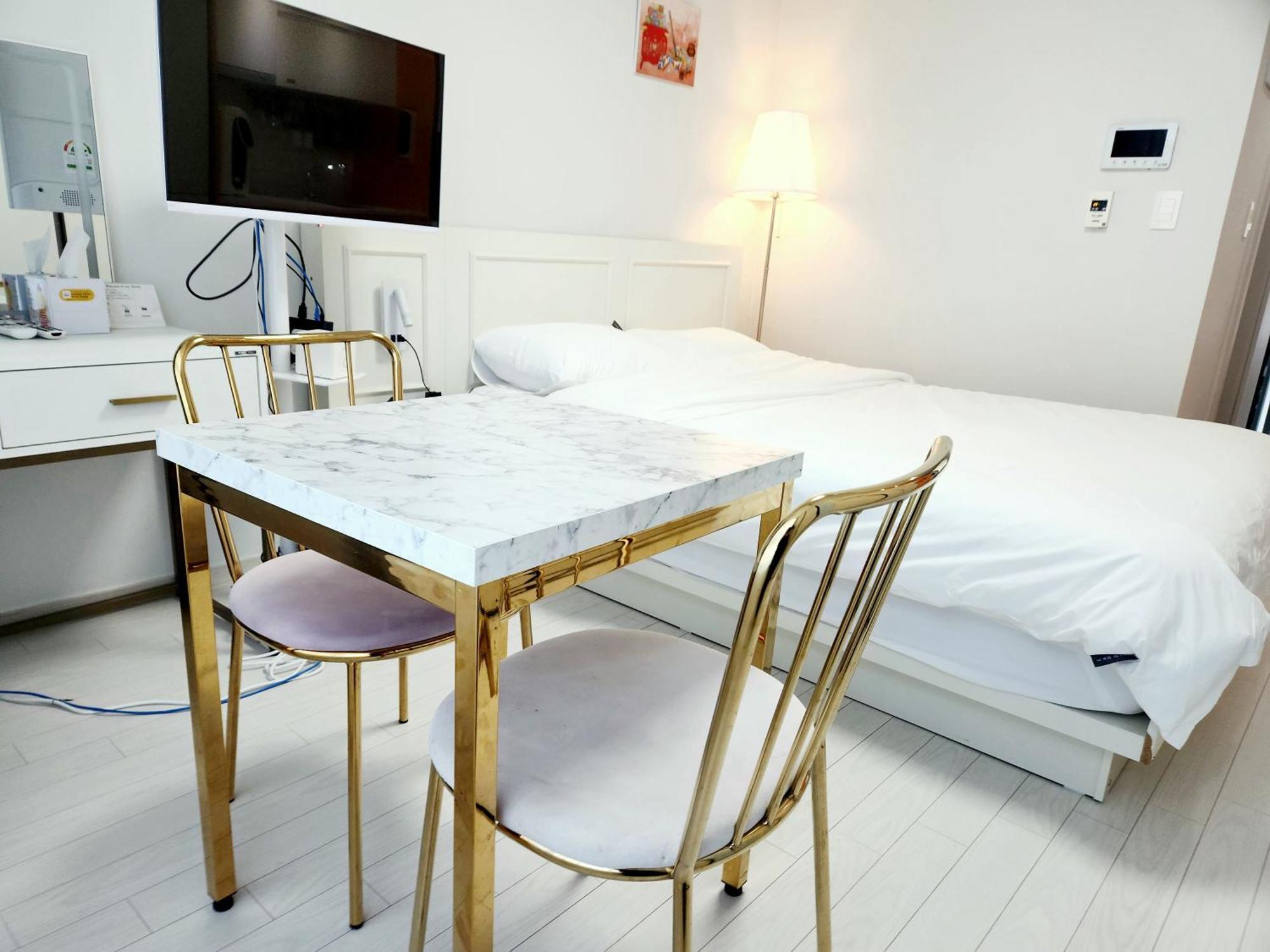 Daegu Star B&B Dsr Hotel Lily Guestroom Rom bilde